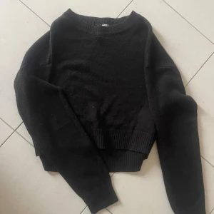 Svart stickad tröja - svart stickad tröja från hm 