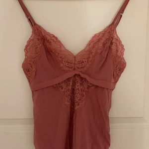 Intimissimi body - Den är helt oanvänd då den är för stor. Köpt i butik i intimissimi och kostade 1000. Pris kan diskuteras vid snabbt köp