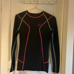 Tröja från Kari Traa - Träningströja från Kari Traa, använd 2 somrar, den är jätte skön!