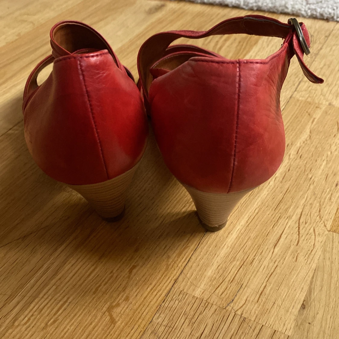 Högklackade skorna  - 2