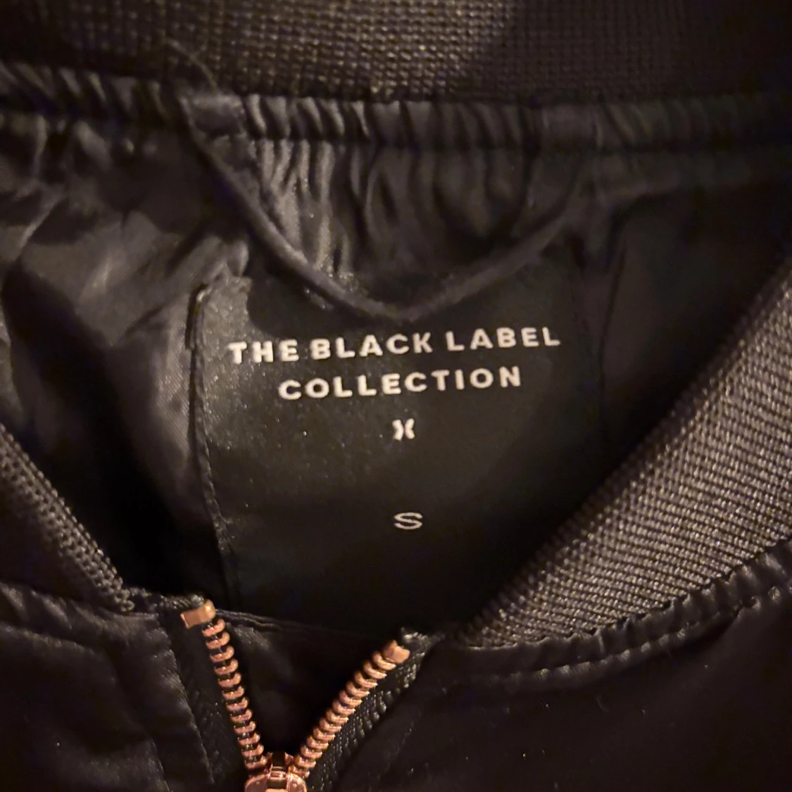 Svart bomberjacka från The Black Label