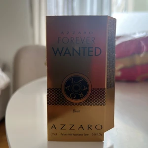 Azzaro Forever Wanted Elixir - Mini parfym på 1,2 ml från Azzaro, Forever Wanted Elixir. Perfekt storlek att ta med överallt och testa en ny doft. Snygg förpackning som sticker ut.
