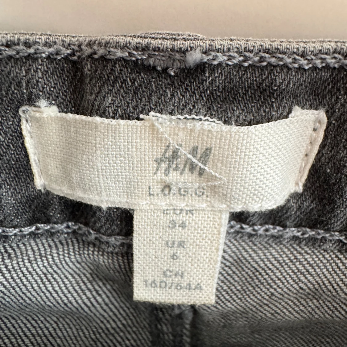 Grå jeansshorts från H&M, strl 34 - 2