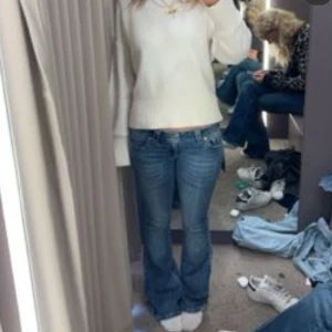 lågmidjade jeans - säljer dessa lågmidjade jeans❤️