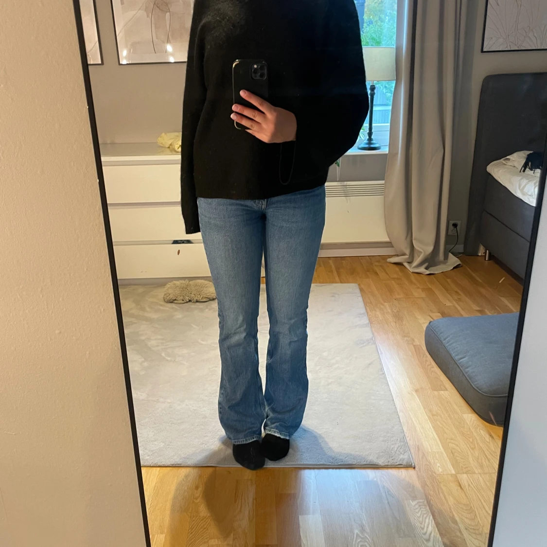 Blå bootcut jeans med hög midja