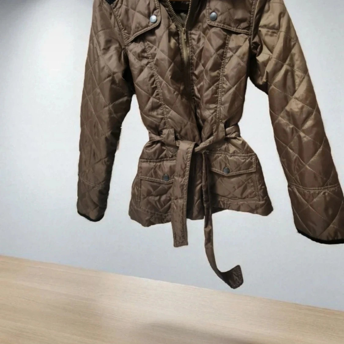 Quiltad brun jacka från b.young