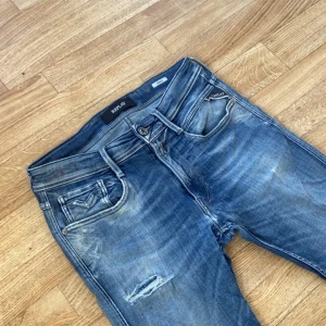 Replay Anbass - Replay anbass i storlek 31/30, riktigt feta