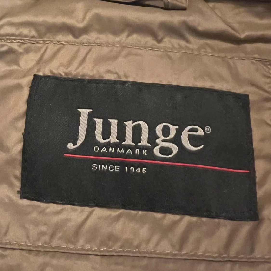 Beige lång dunjacka från Junge, stl M - 2