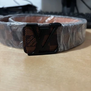 L V skärpa/bälte - Oanvänd, 115 cm