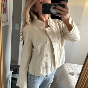 Jacka - Så fin creamfärgad jacka💞