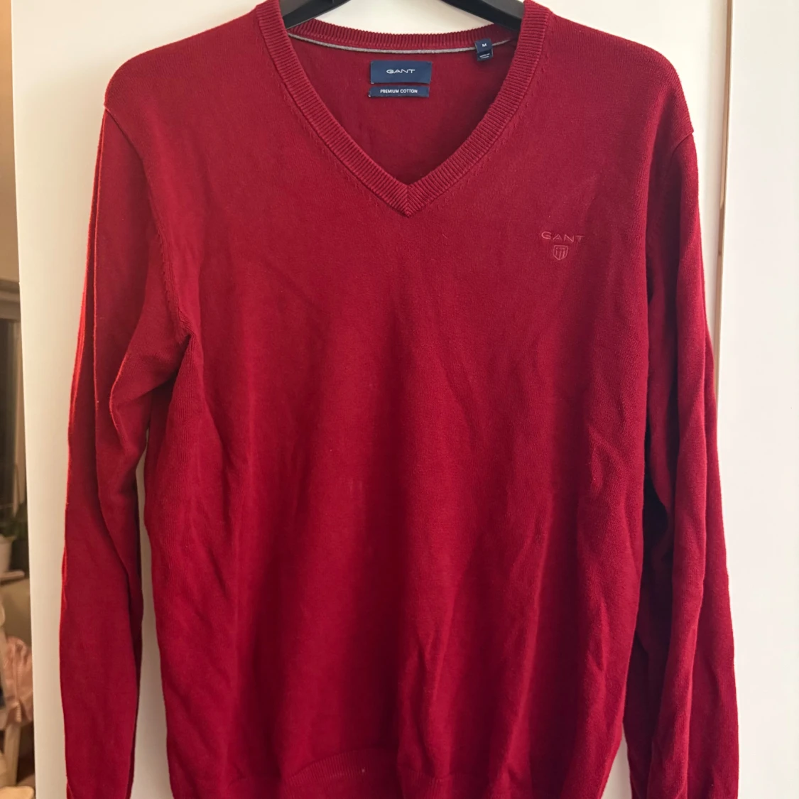 Röd v-ringad tröja från GANT