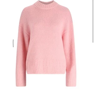 Stickad rosa tröja - Rosa stickad tröja från Gina, jättefint skick- lite nopprig. Kan skicka egna bilder vid önskan 🥰