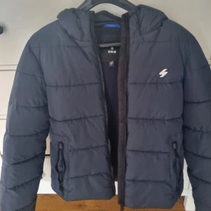 Jacka Superdry - Jacka Superdry