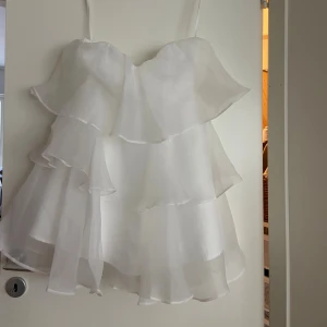 Söt kort klänning från Billy J  - Använd en gång.  Perfekt för studenten☺️