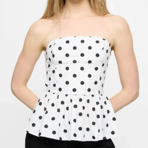 SÖKER 👀 - Skriv gärna om du har denna prickiga bandeutoppen från BikBok o kan tänka dig sälja