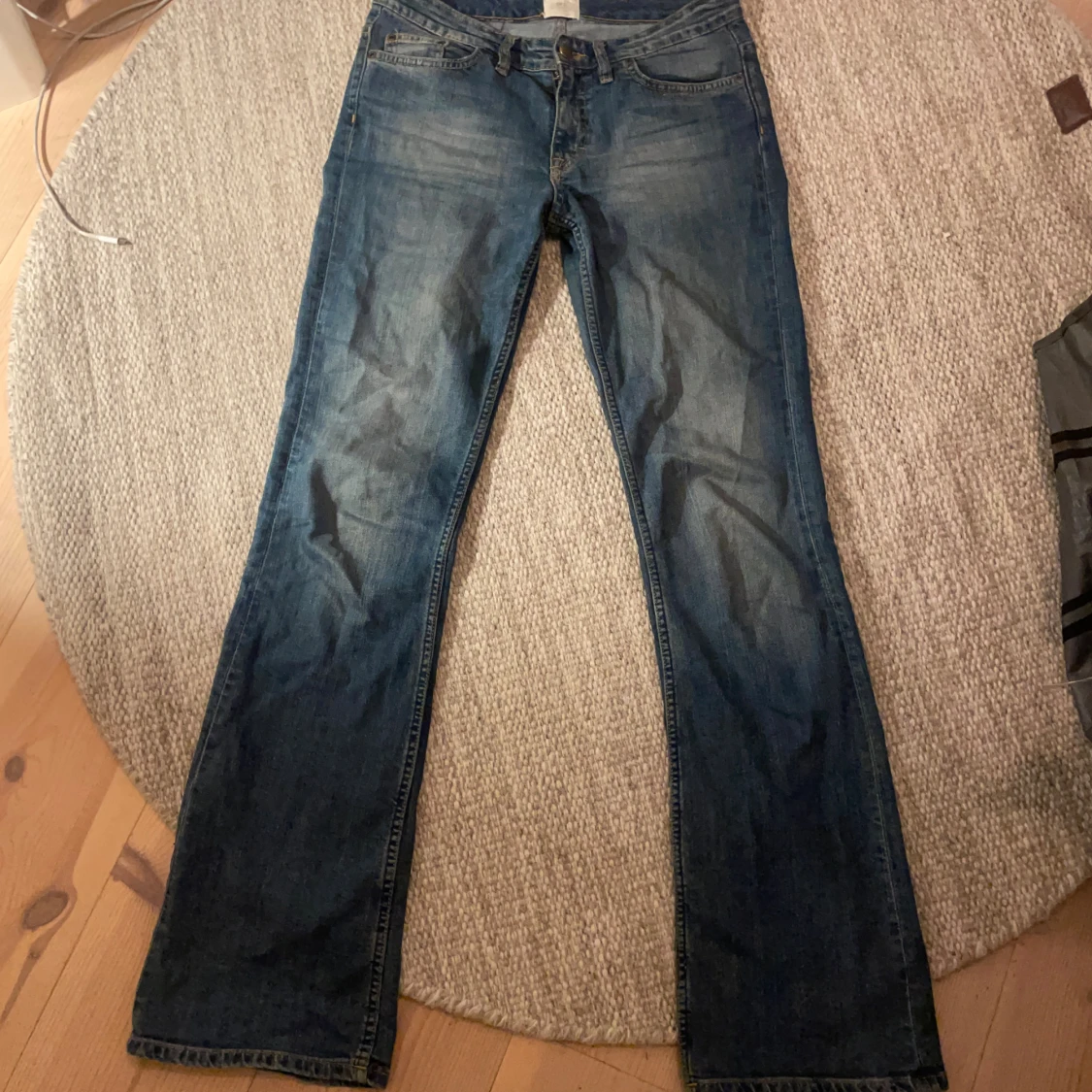 Mörkblå bootcut jeans