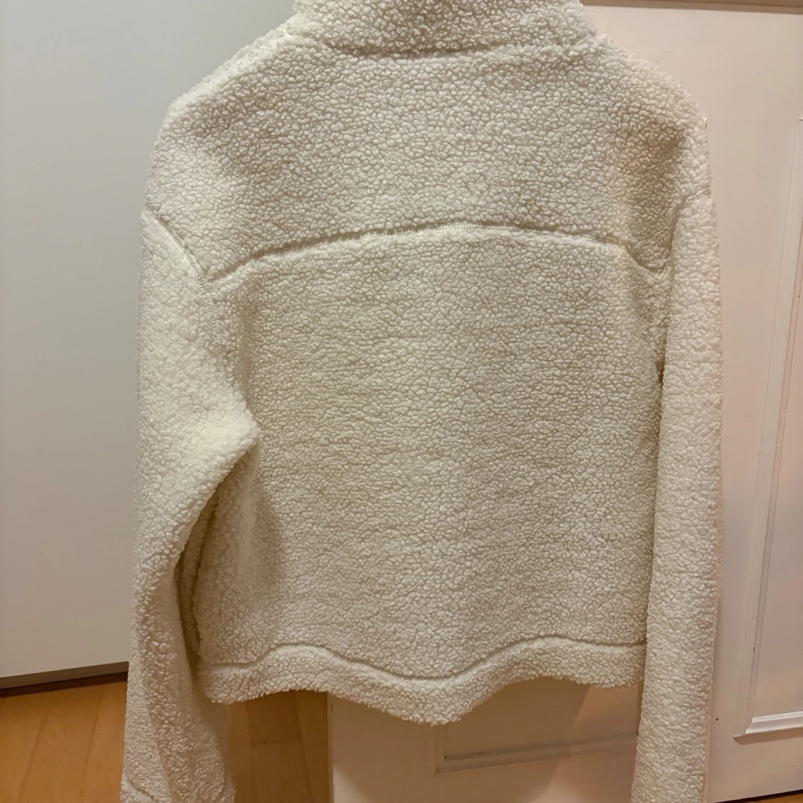 Vit teddyjacka i storlek M - 1