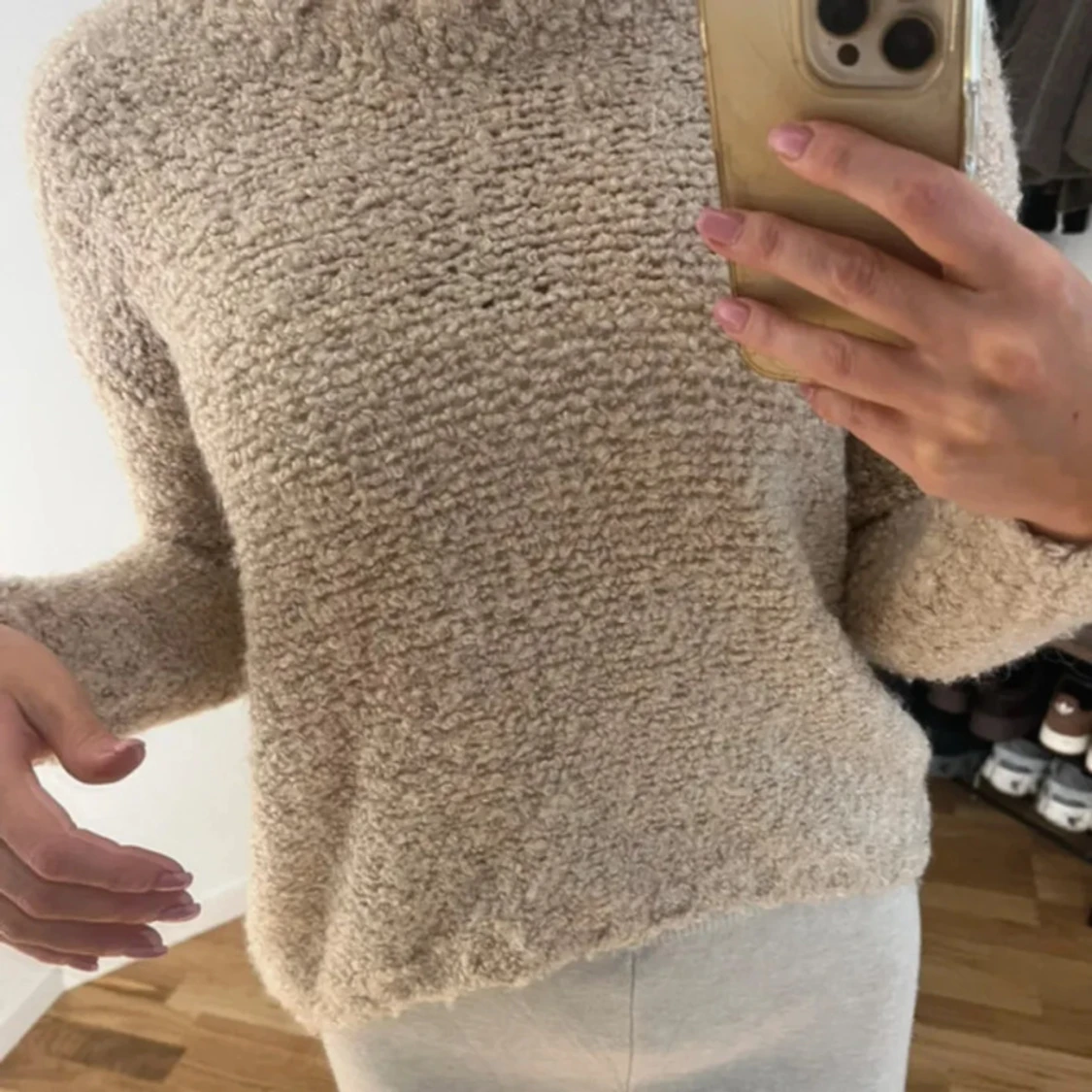 Snygg stickad tröja  - 1