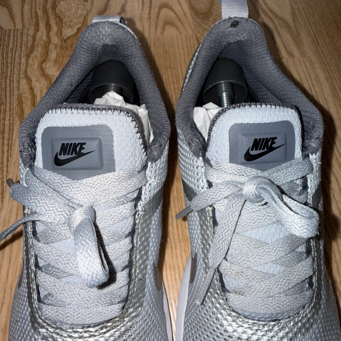 Gråa Nike skor - 2