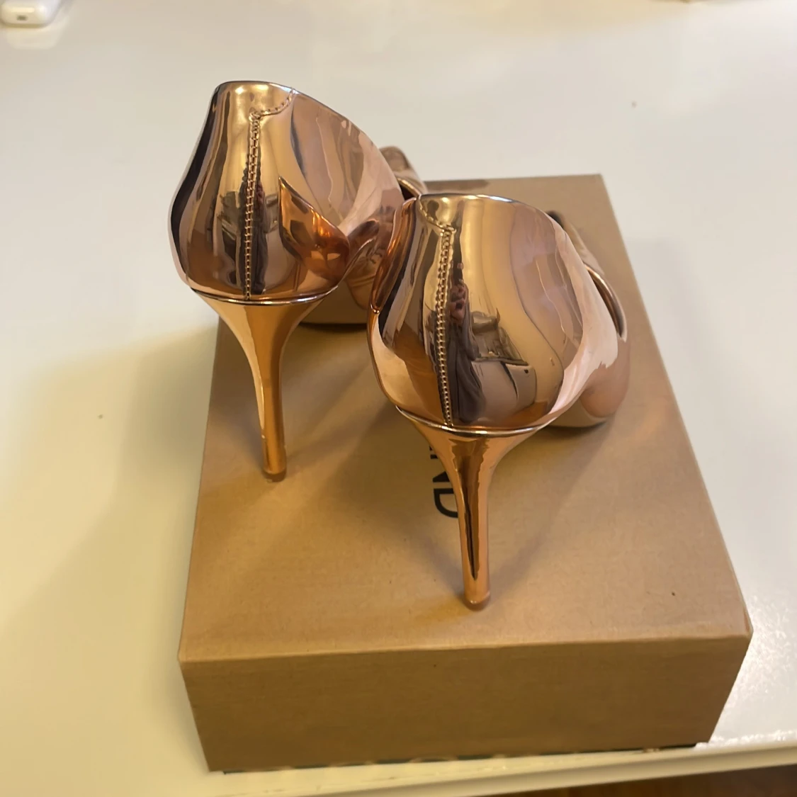 Metallic roséguld pumps River Island - 3