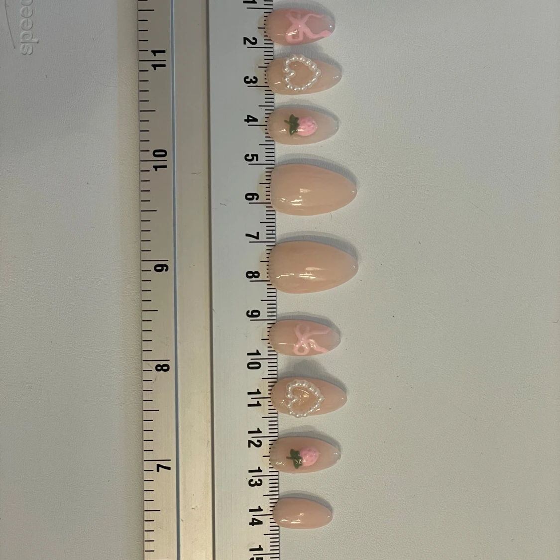 Söta press-on naglar med jordgubbar & rosetter - 4