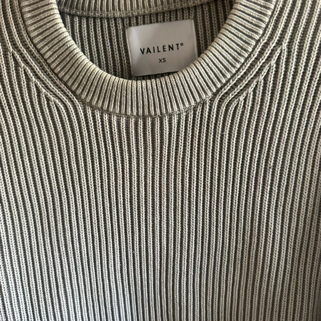 Beige ribbad stickad tröja Vailent - 1