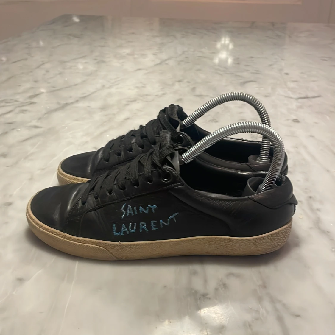 Svarta Saint Laurent sneakers i skinn