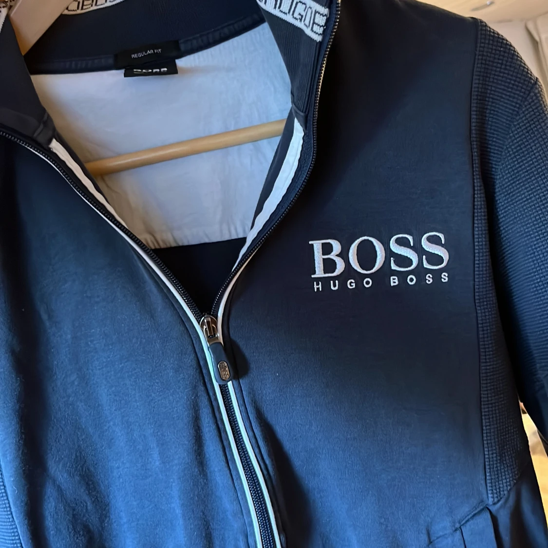 Svart ziptröja från Hugo Boss - 3