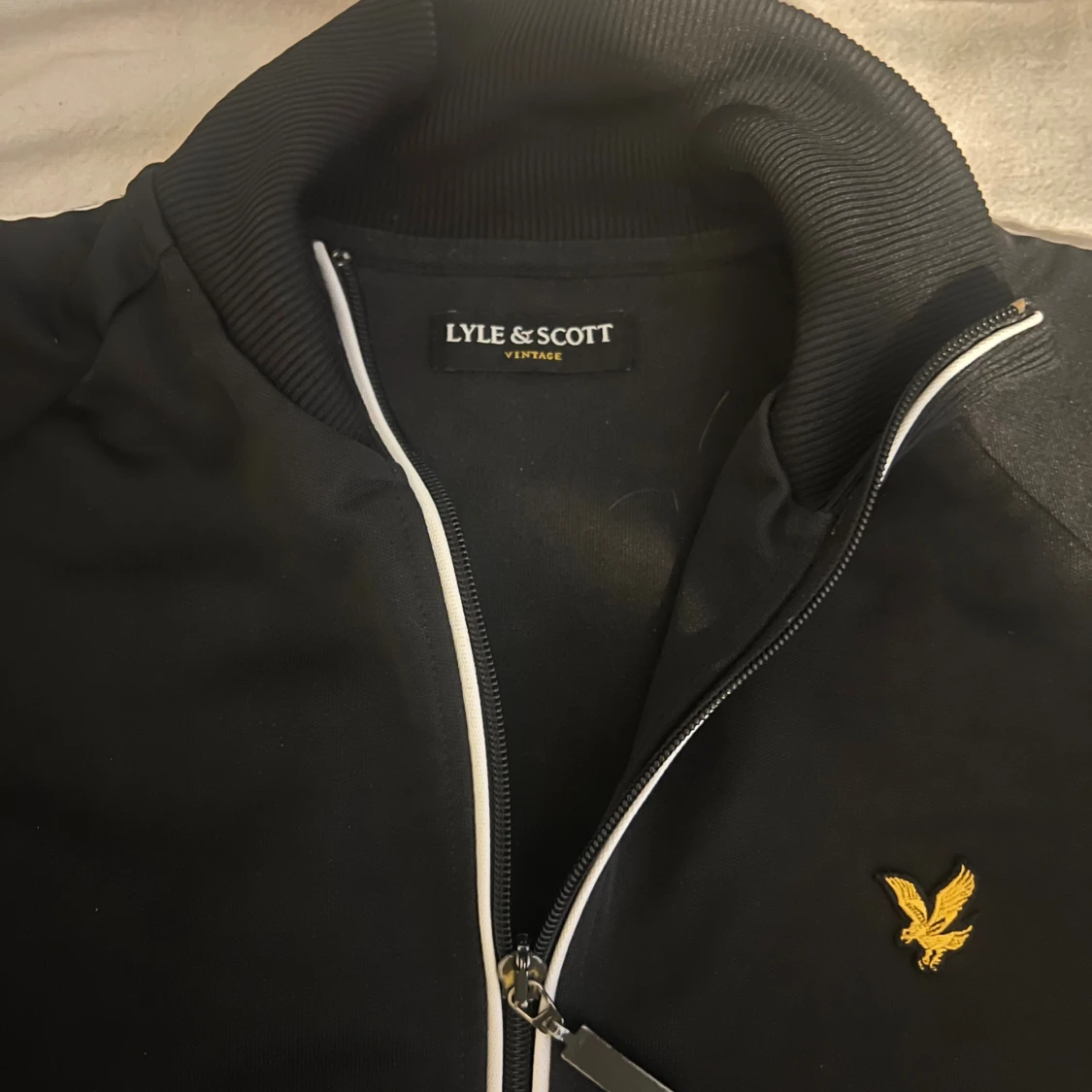 Svart track jacket från Lyle & Scott - 1