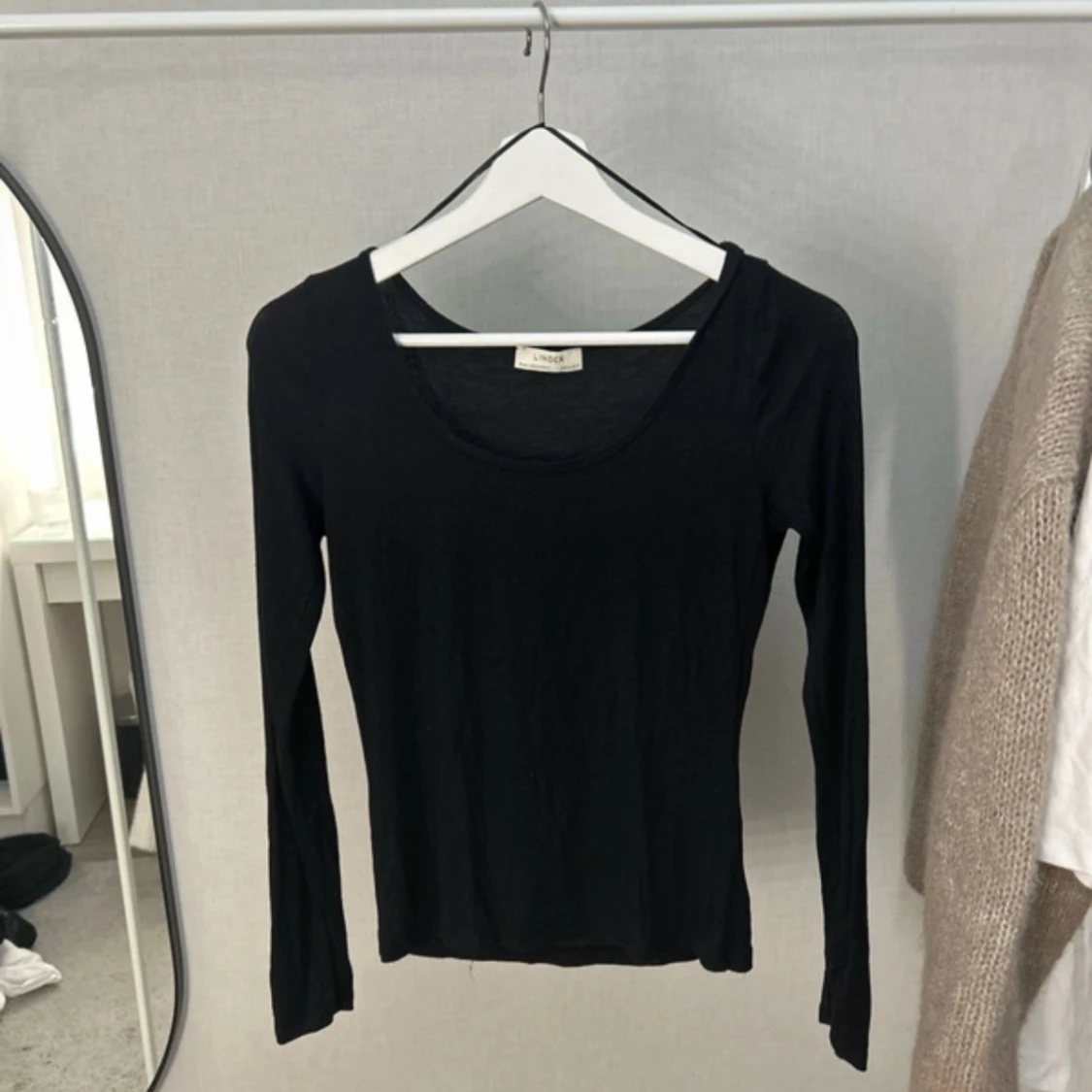 Svart långärmad tröja från Lindex - 1