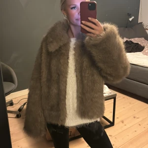 Pälsjacka - Pälsjacka från Nelly i jätte fint skick💕
