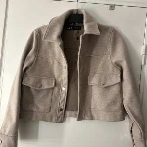 Kappa  - Har denna korta kappa från zara, använd fåtal gånger!💓