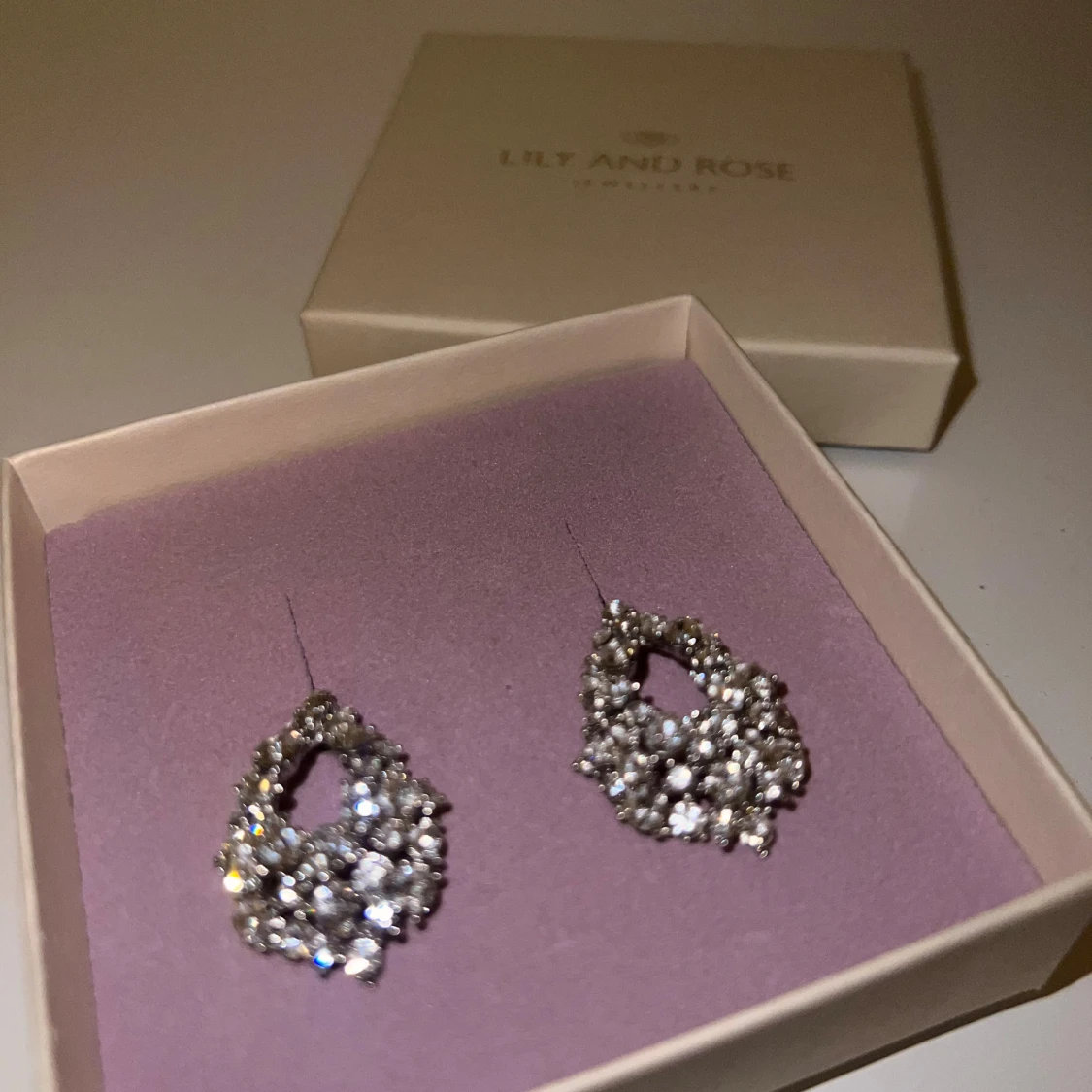Glittriga örhängen från Lily and Rose - 2