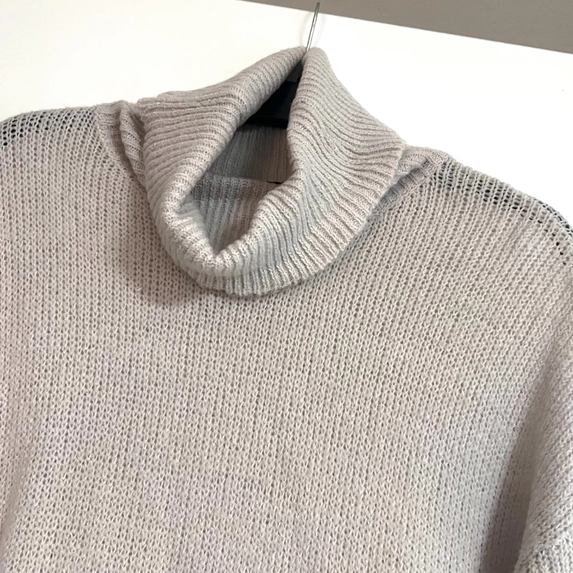 Beige stickad polotröja - 2