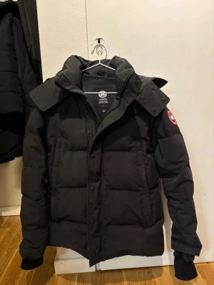 Canada Goose wyndham - Svart canada goose wyndham parka med päls, herr storlek M