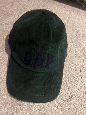 Manchester kepsar - Två manchester kepsar köps tillsammans för 300 separat för 200