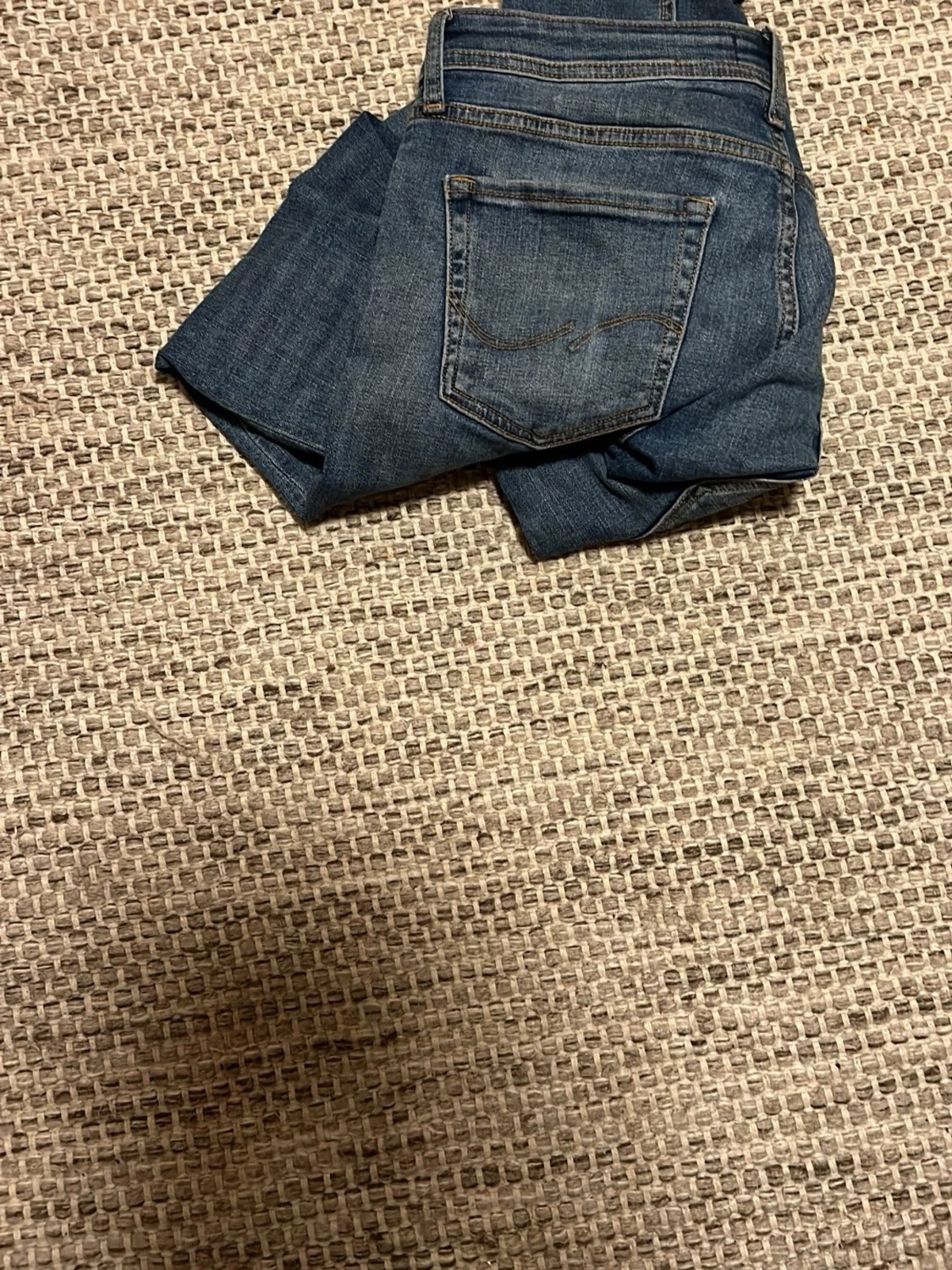 Blå skinny jeans med slitningar w31 l 32 pris är diskuterbart - 2