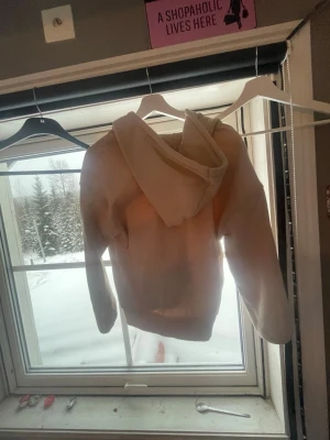 Cool hoodie  - Ziphoodie från HM super cool inga fläckar men billigt pris  