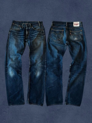 Levis Jeans - Säljer nu dessa sjukt snygga jeansen från Levis. Bra skick, inga deffekter förutom en liten reva hid bakfickan. Längd: 105, midja: 40, fotvidd: 18. Modellen är 184, 67kg. Skriv vid frågor