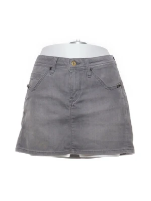 Jeanskjol  - Säljer denna kjol köpt från sellpy då den är för stor på mig, midjemått 76cm, man ser inte fläcken irl som visas på bilden 