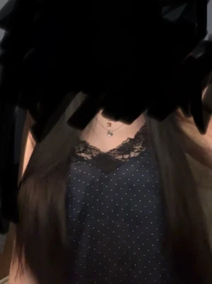 Mörkblå pokadot linnetopp från Zara - Mörkblå pokadot linnetopp från Zara. Säljer då den inte kommer till så mycket användning!!💕