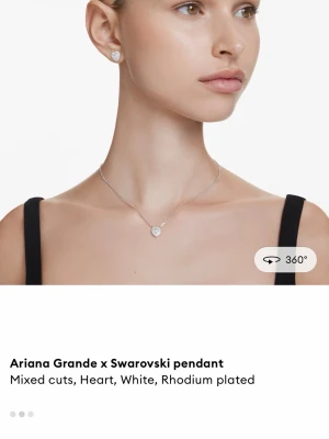 Swarovski x Ariana grande halsband  - Helt ny, köpte den men har ej använd bara testat på och kan ej returnera längre. Den är i orginalpaket. Den är otroligt fin ps pris kan diskuteras 