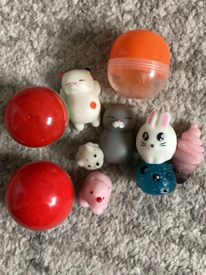  Fidget toys  -  Fidget-toys i olika färger. Bra skick knappast använt.