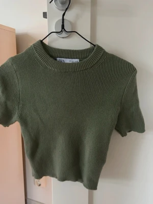 Zara Croptop - Zara Crop Top in size S, very good condition.