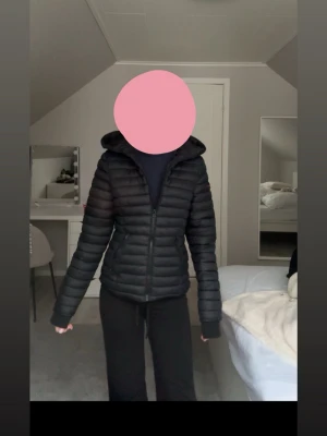 Svart vinterjacka  - Inga defekter och nypris 999kr