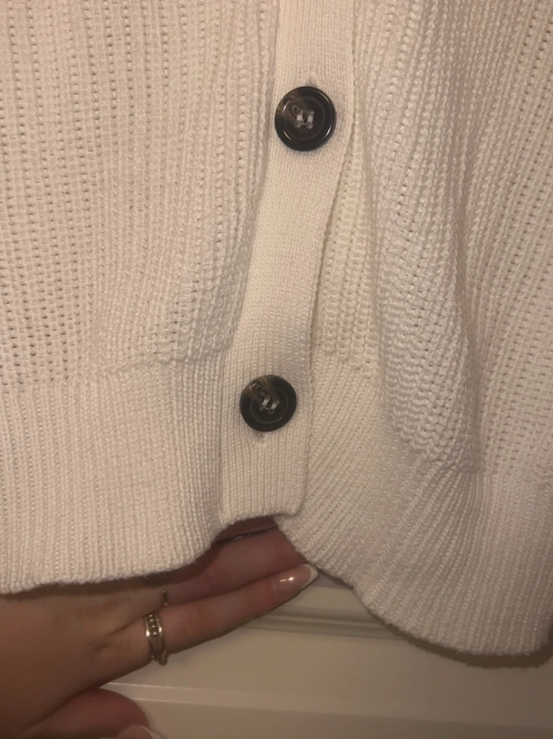 Vit stickad kofta med knappar - 2