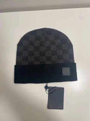 Rutig svart mössa - Snygg svart mössa