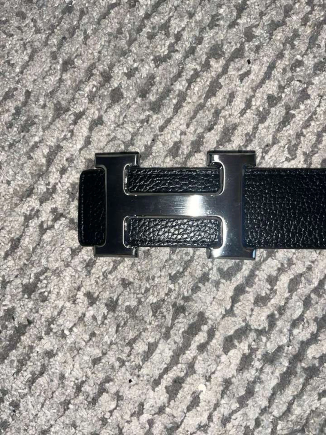 Svart Herm bälte med H-spänne - 3