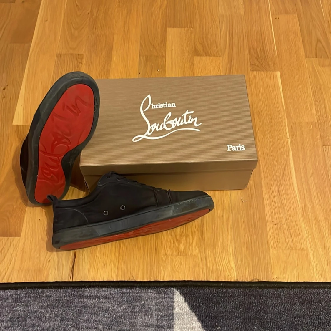 Svarta sneakers från Christian Louboutin