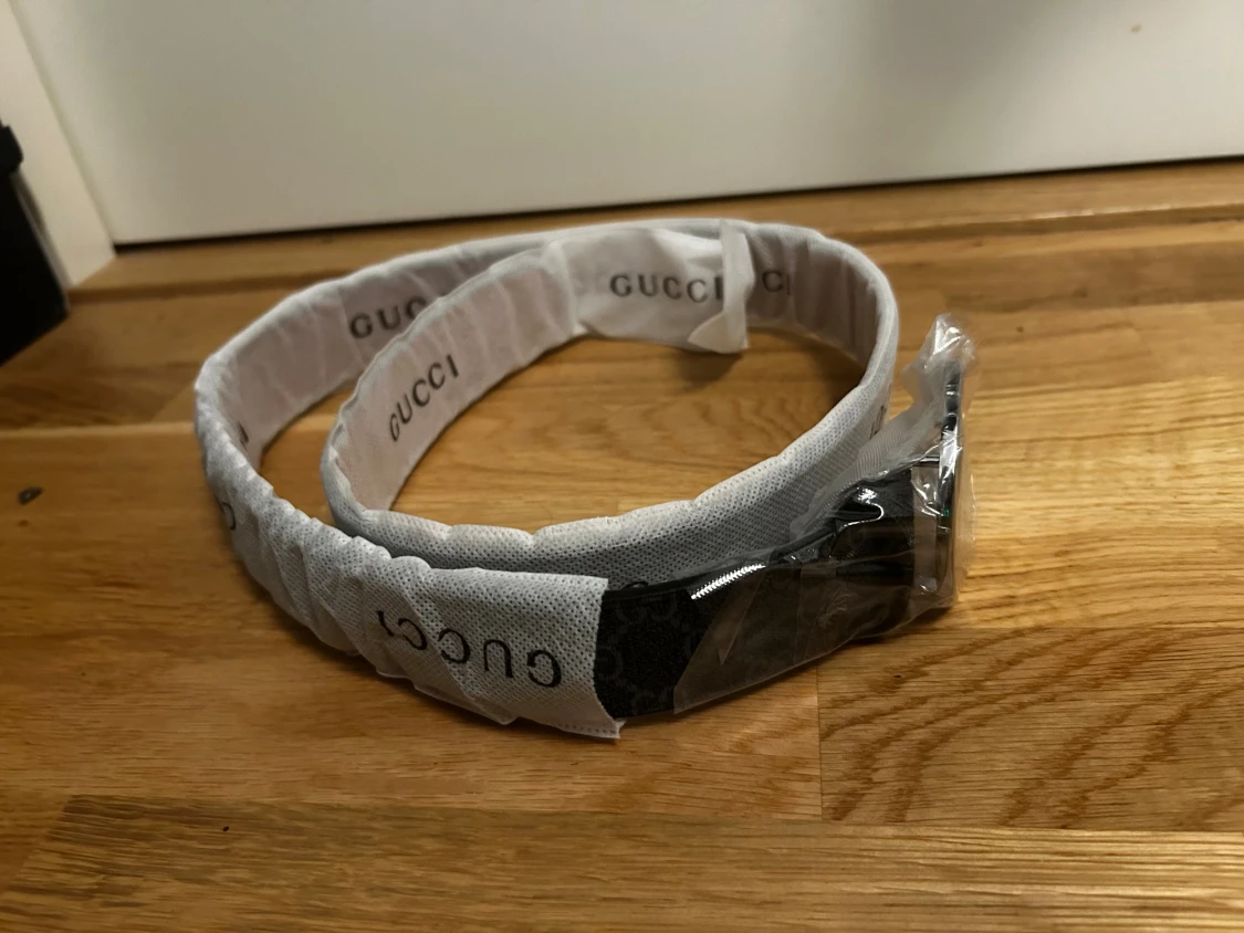 Svart bälte med silver spänne - 1